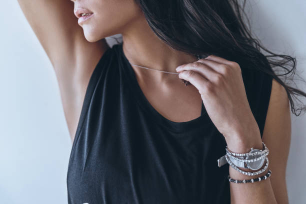 Fashionable wristwatch and bracelet pairing for women